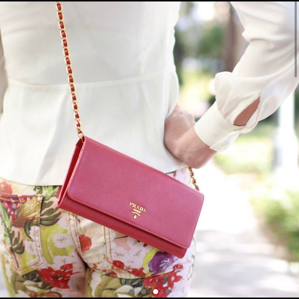 Prada saffiano wallet on Chain purse